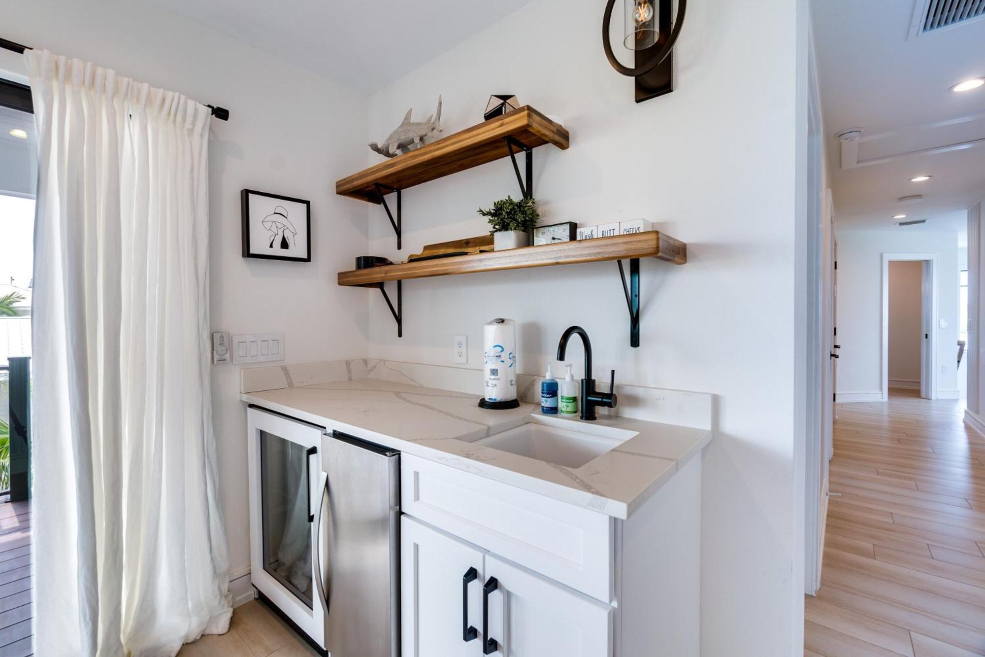 Swanky Bubbles, 9 Beds, 11 Bathrooms, Pet-Friendly With A Rooftop Deck And Steps Away To The Beach! Holmes Beach Exterior photo